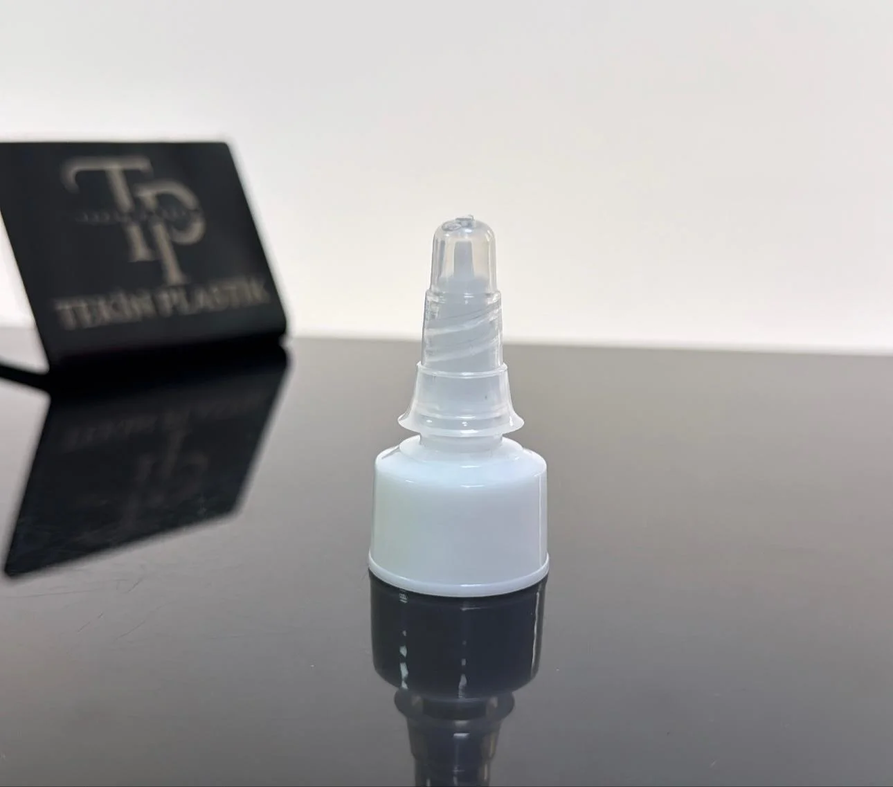 24 mm Şeffaf Uçlu Beyaz Asansör Kapak 24 mm Şeffaf Uçlu Beyaz Asansör Kapak