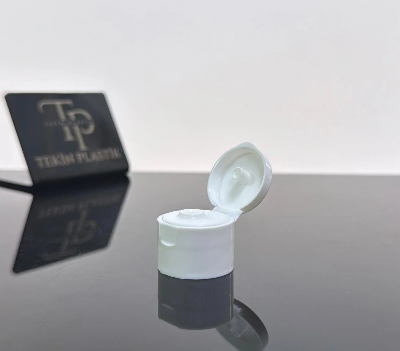 24 mm Beyaz Fliptop Açmalı Şampuan Kapak 24 mm Beyaz Fliptop Açmalı Şampuan Kapak