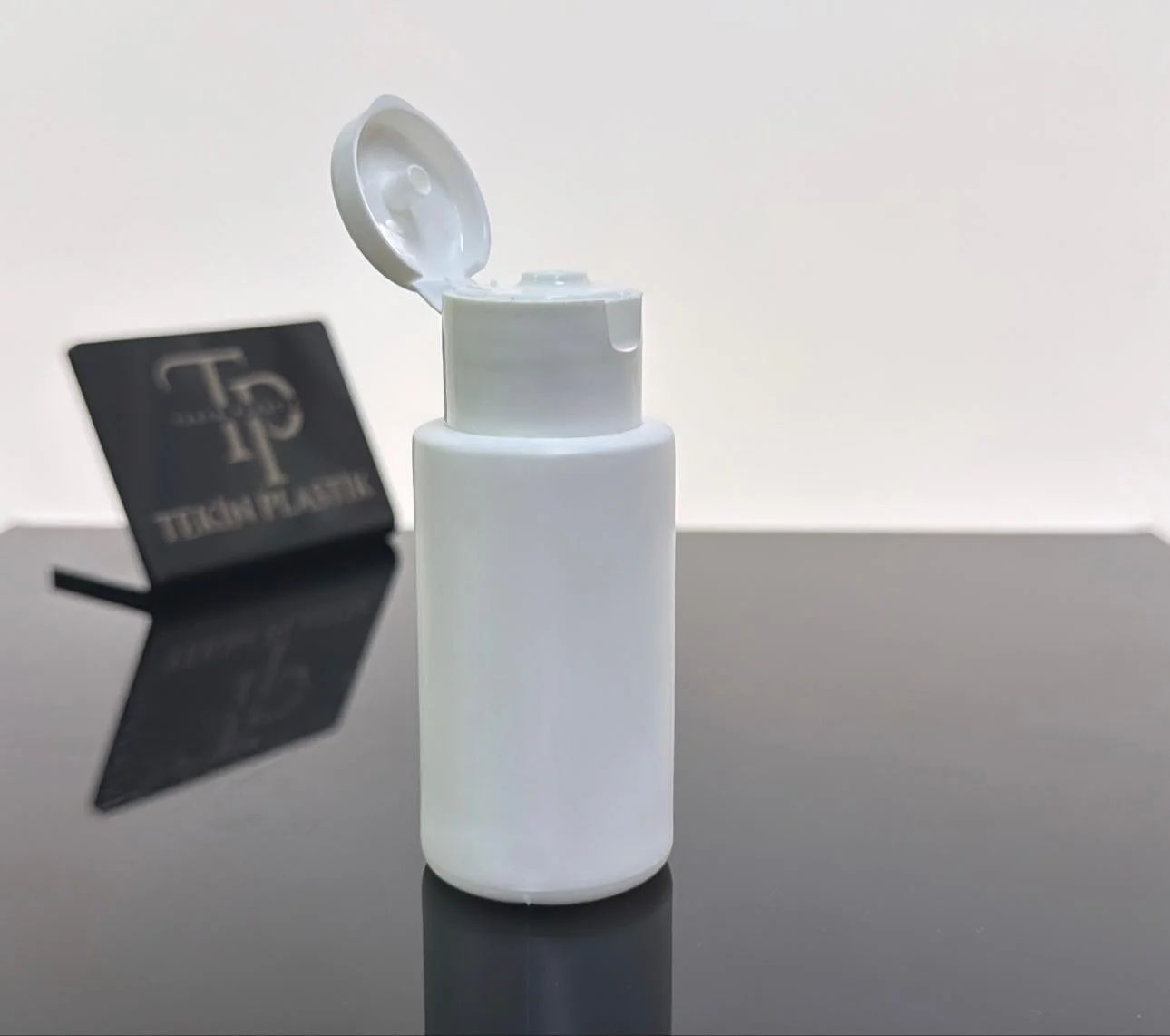 24 mm Beyaz Fliptop Açmalı Şampuan Kapak 24 mm Beyaz Fliptop Açmalı Şampuan Kapak
