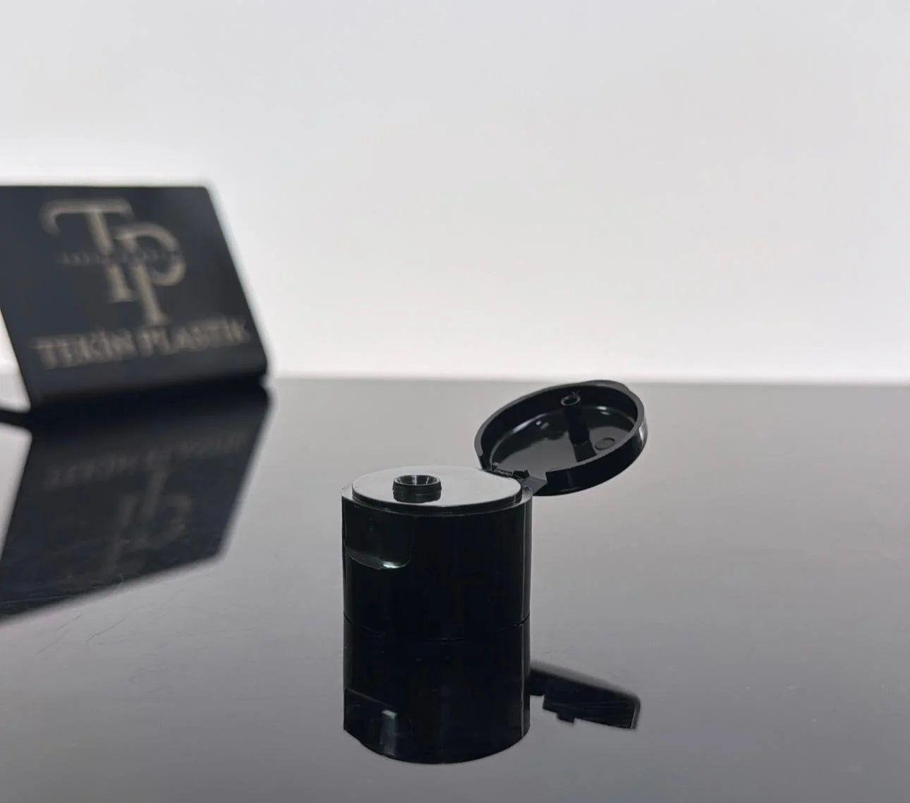 24 mm Siyah Fliptop Açmalı Şampuan Kapak 24 mm Siyah Fliptop Açmalı Şampuan Kapak