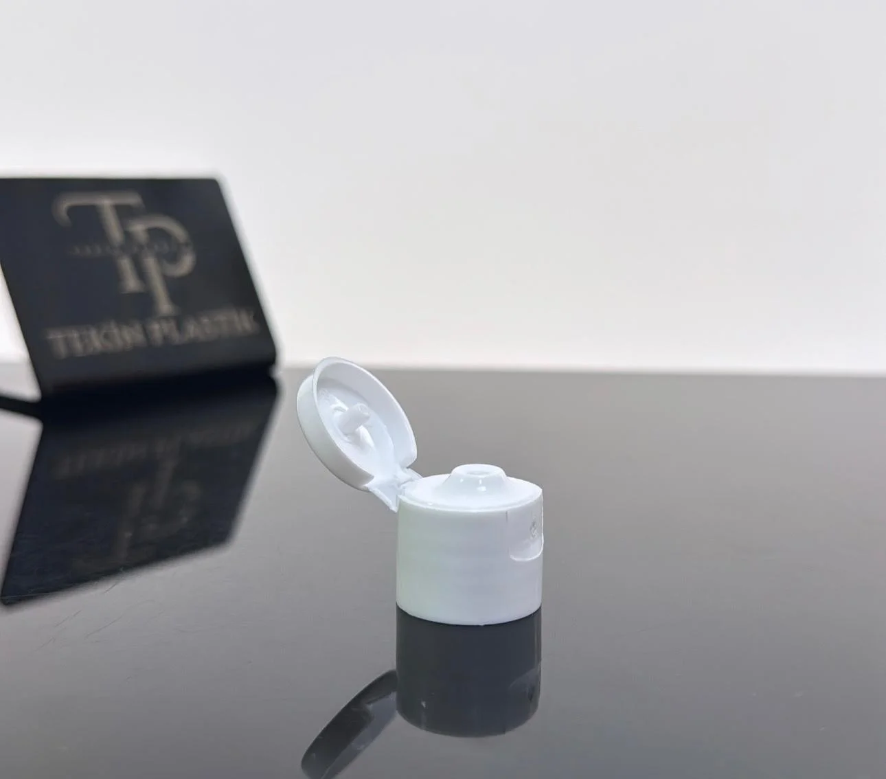 18 mm Beyaz Fliptop Açmalı Şampuan Kapak 18 mm Beyaz Fliptop Açmalı Şampuan Kapak