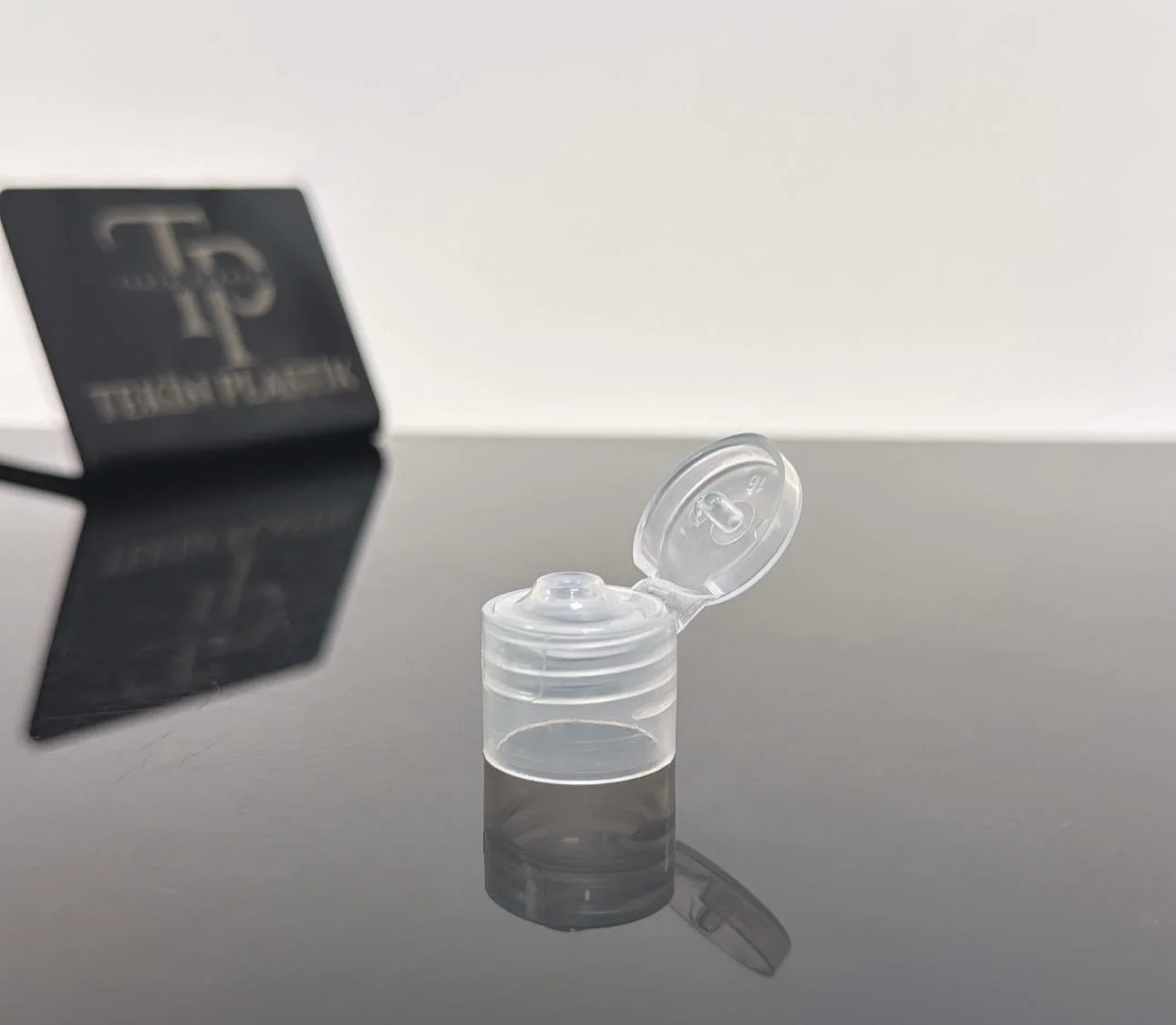 18 mm Şeffaf Fliptop Açmalı Şampuan Kapak 18 mm Şeffaf Fliptop Açmalı Şampuan Kapak