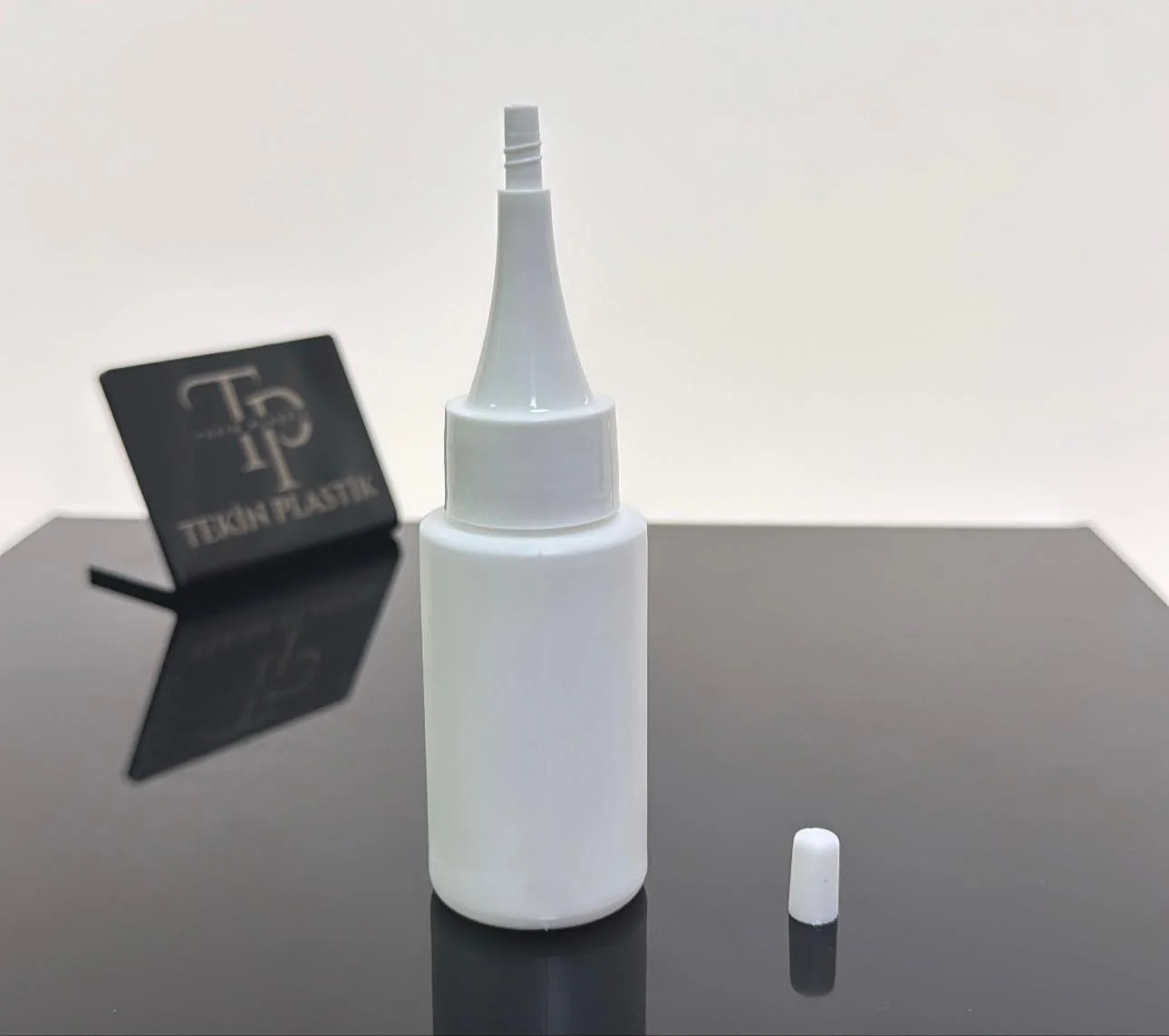 24 mm Beyaz Üstten Açılır Sivri Kapak 24 mm Beyaz Üstten Açılır Sivri Kapak