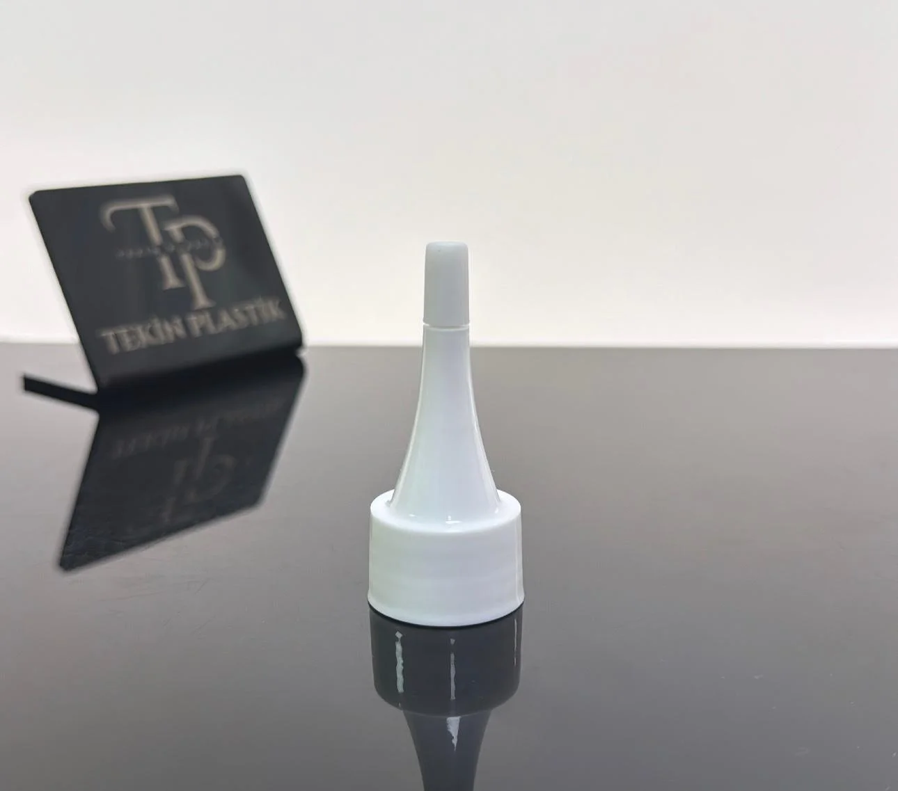24 mm Beyaz Üstten Açılır Sivri Kapak 24 mm Beyaz Üstten Açılır Sivri Kapak