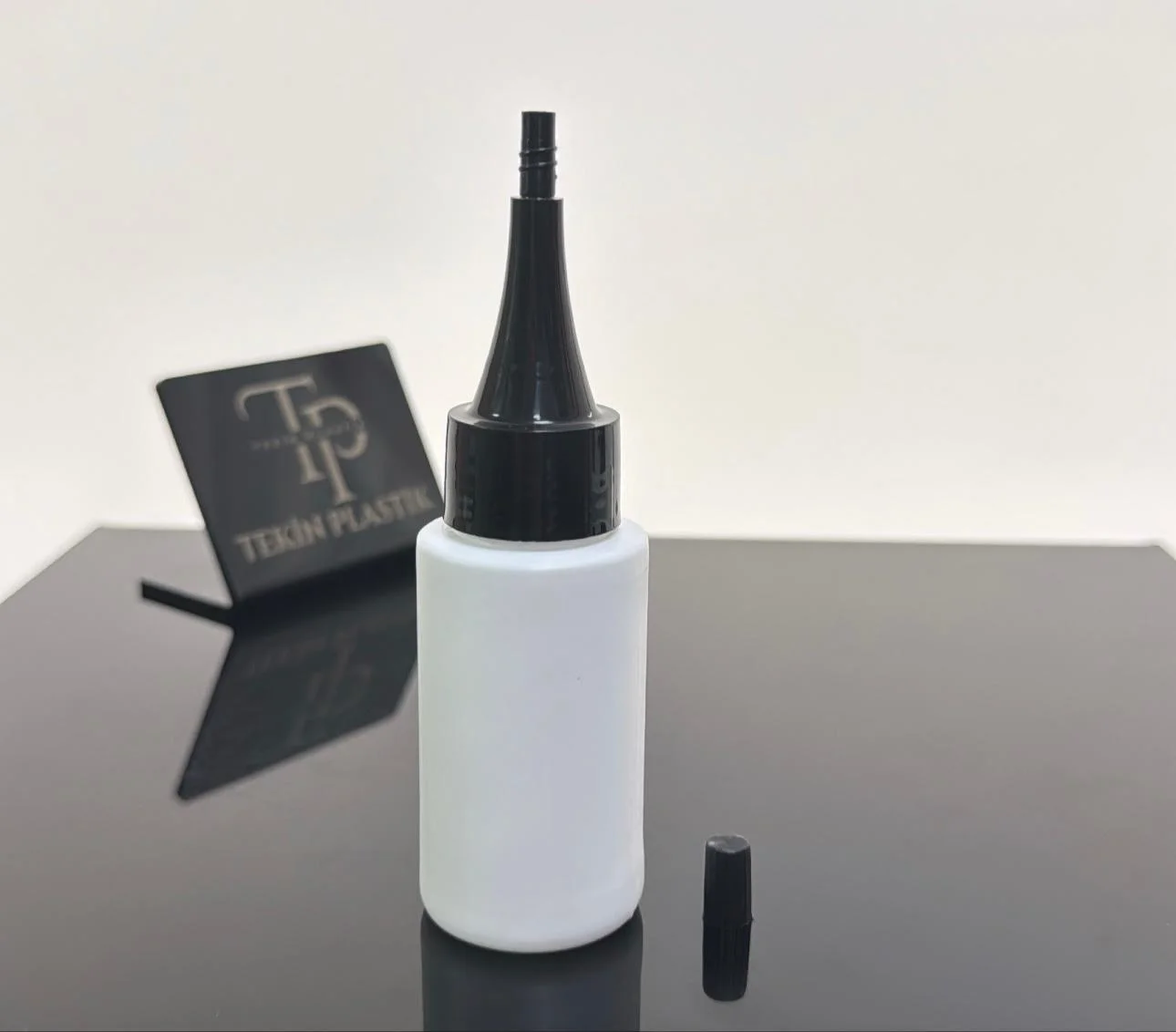 24 mm Siyah Üstten Açılır Sivri Kapak 24 mm Siyah Üstten Açılır Sivri Kapak