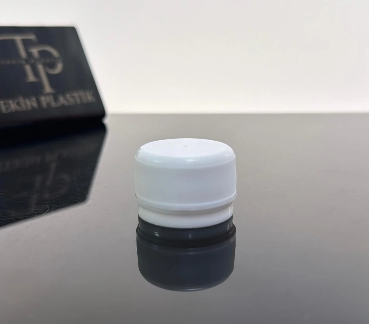 28 mm Beyaz Kilitli Kola Kapak 28 mm Beyaz Kilitli Kola Kapak