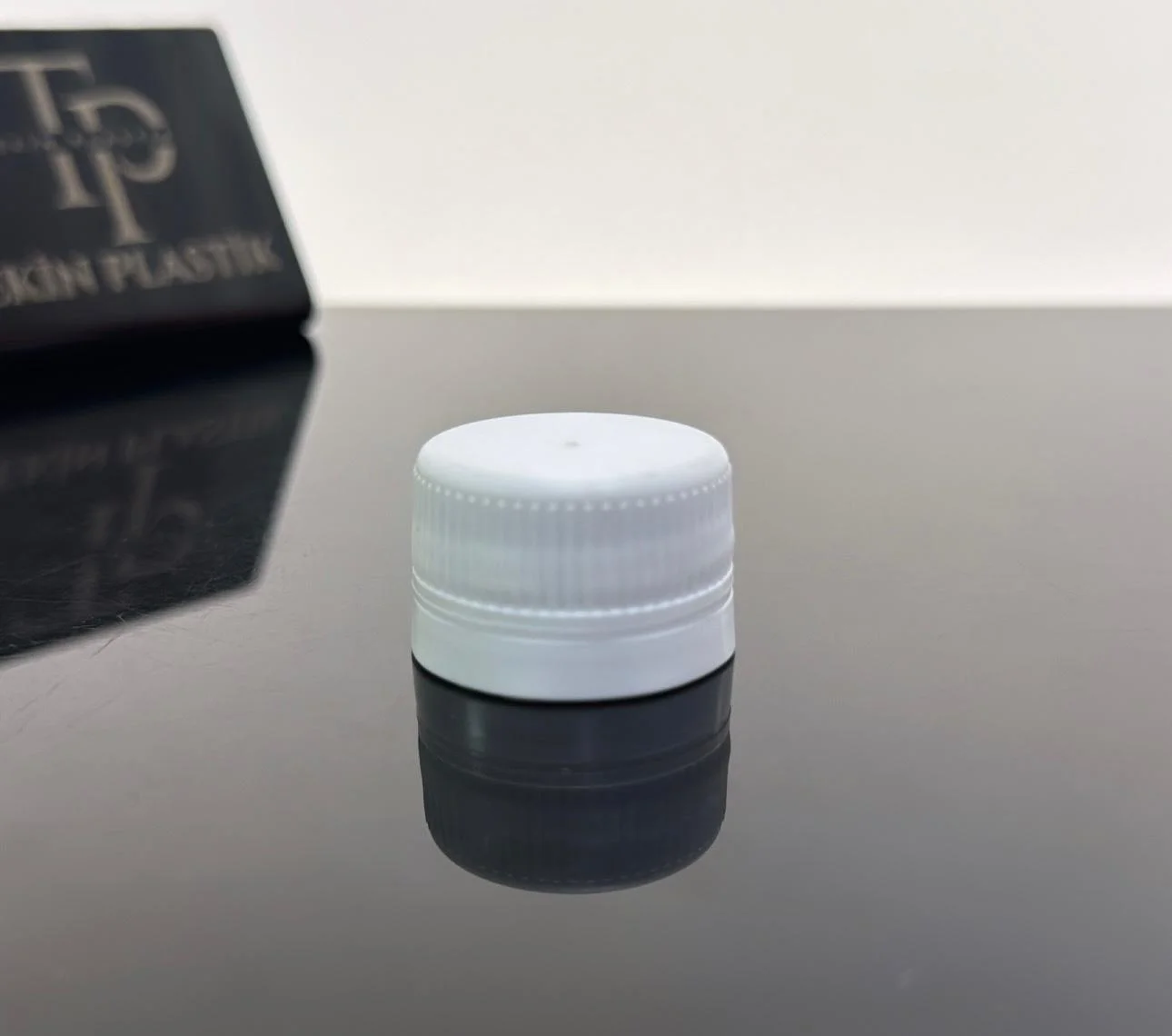 28 mm Beyaz Kilitli Kola Kapak 28 mm Beyaz Kilitli Kola Kapak