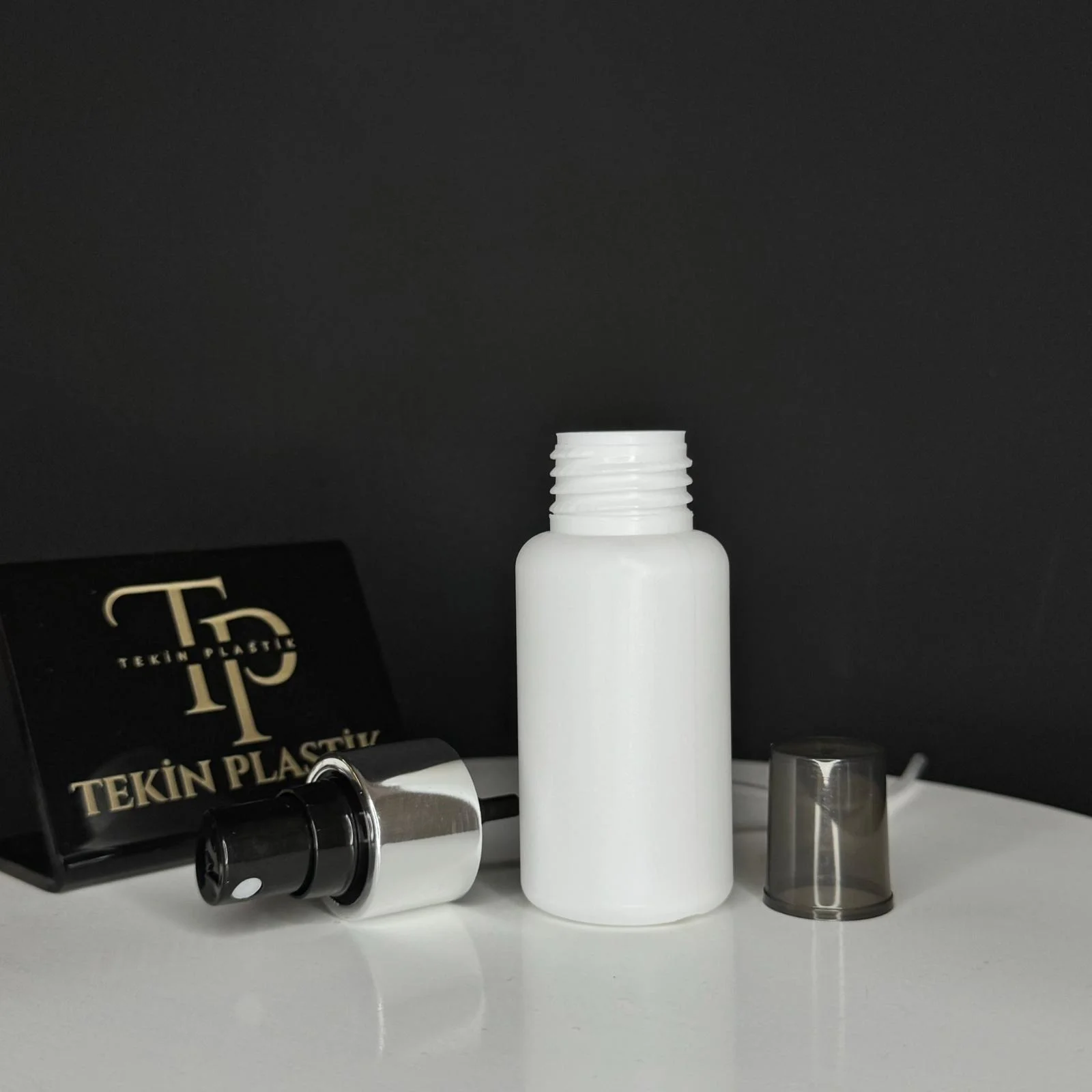 50 ML Beyaz Tombul Ağız Plastik Şişe Silver-Siyah Parmak Spreyli