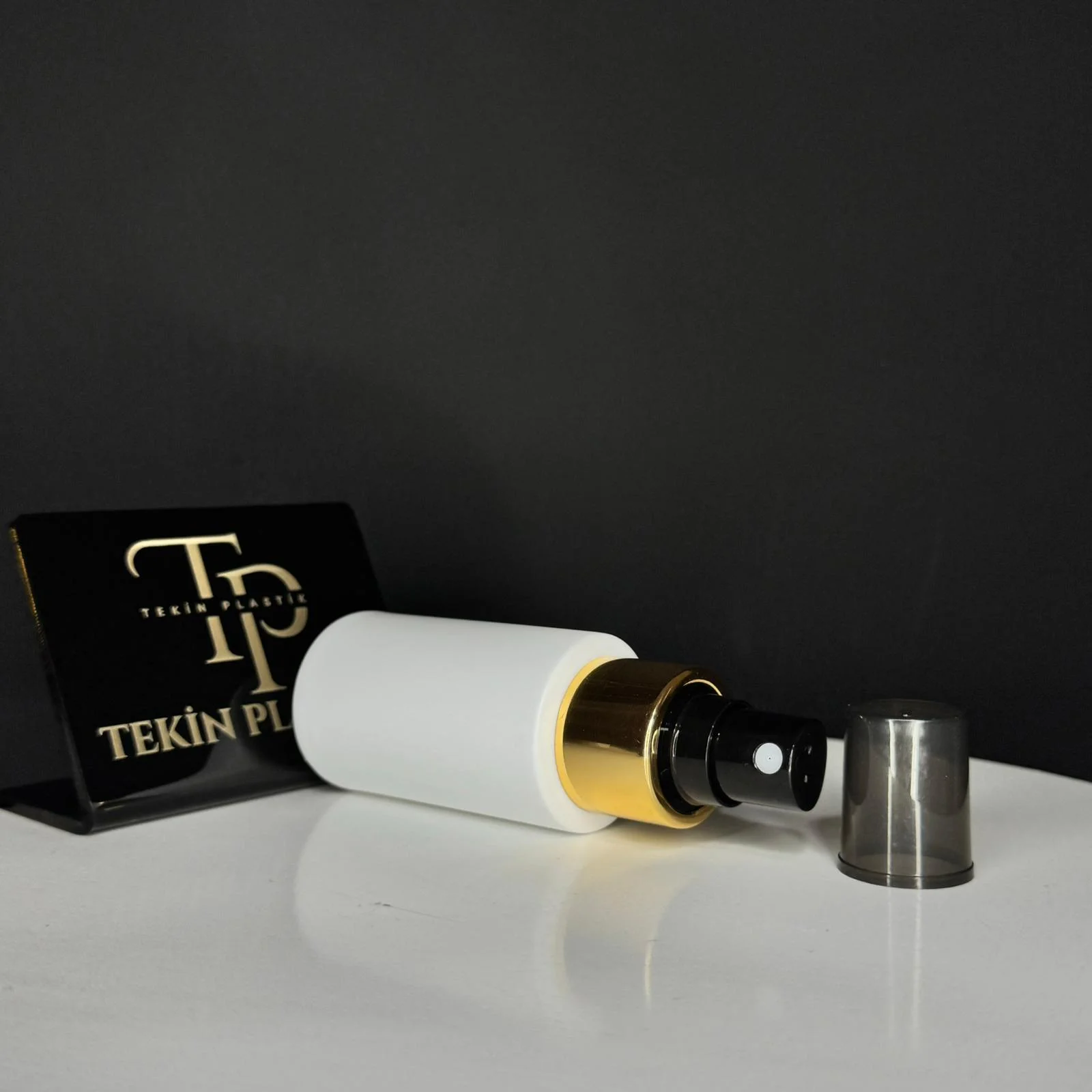 50 ML Küt Model Beyaz Plastik Şişe Gold-Siyah Parmak Sprey